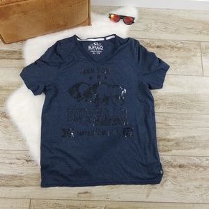 Navy blue v-neck tshirt